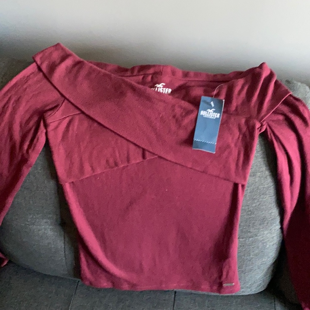 Women burgundy Hollister top